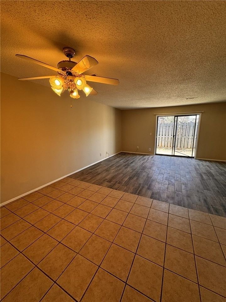 1820 S 13th Pl - Photo 5 of 11