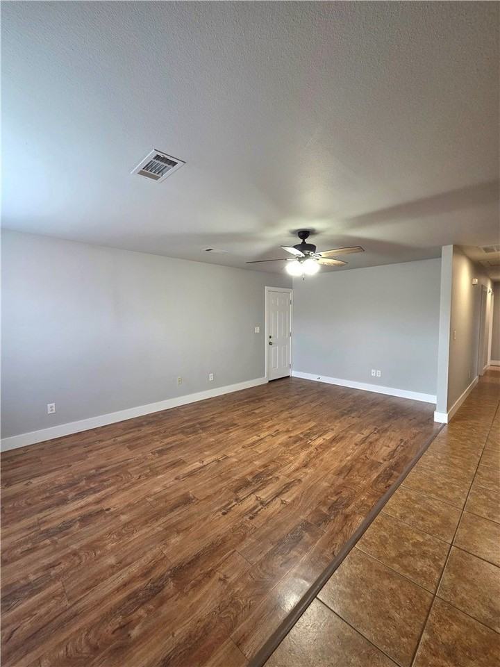 205 E Marietta Ct - Photo 2 of 19