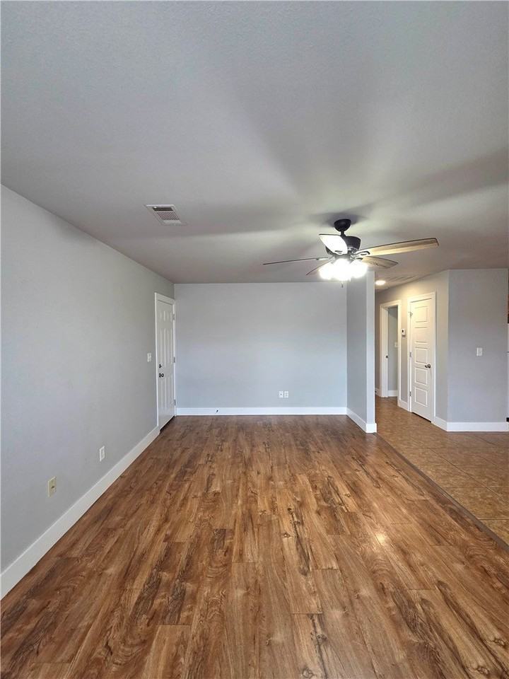 205 E Marietta Ct - Photo 3 of 19