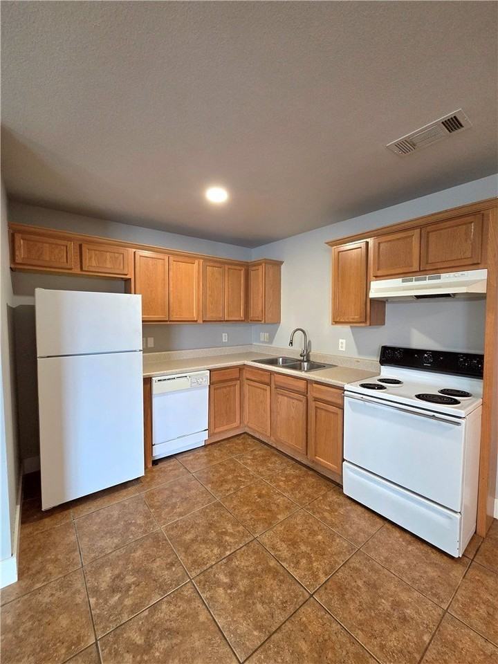 205 E Marietta Ct - Photo 6 of 19