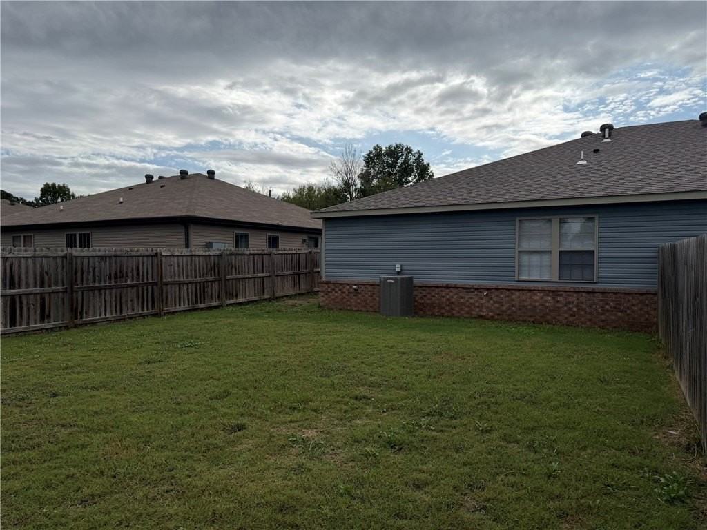 1621 E Central St #B - Photo 5 of 11