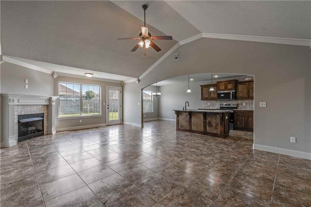 2703 Sw Warberry Ave - Photo 4 of 19