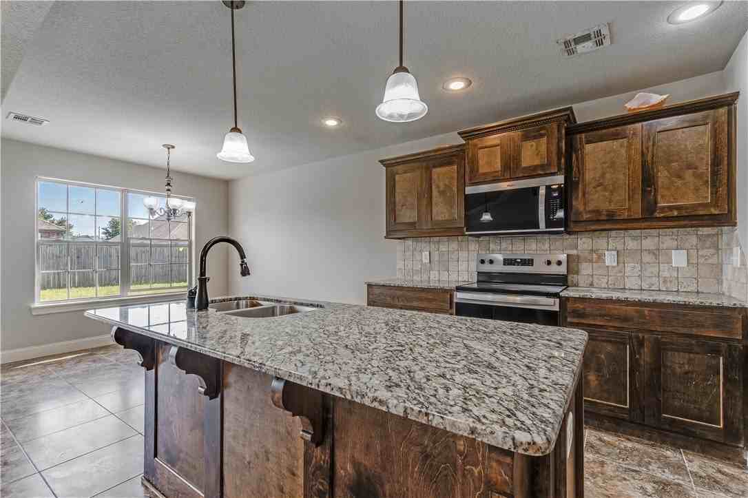 2703 Sw Warberry Ave - Photo 5 of 19