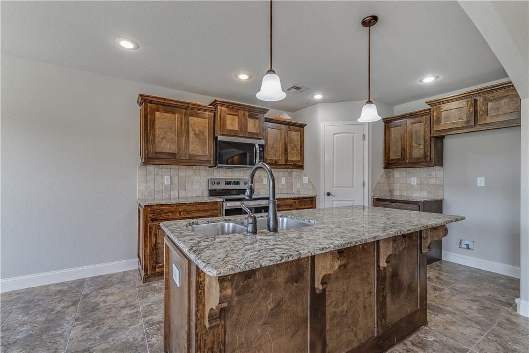 2703 Sw Warberry Ave - Photo 6 of 19