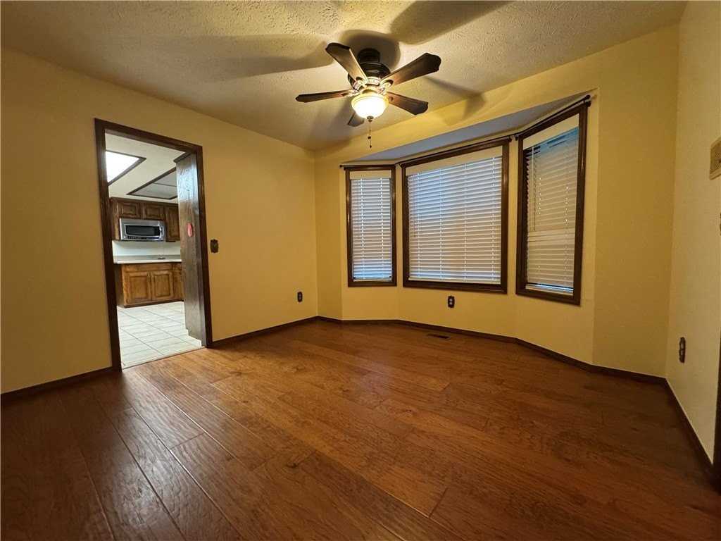 1298 E Main St - Photo 7 of 25