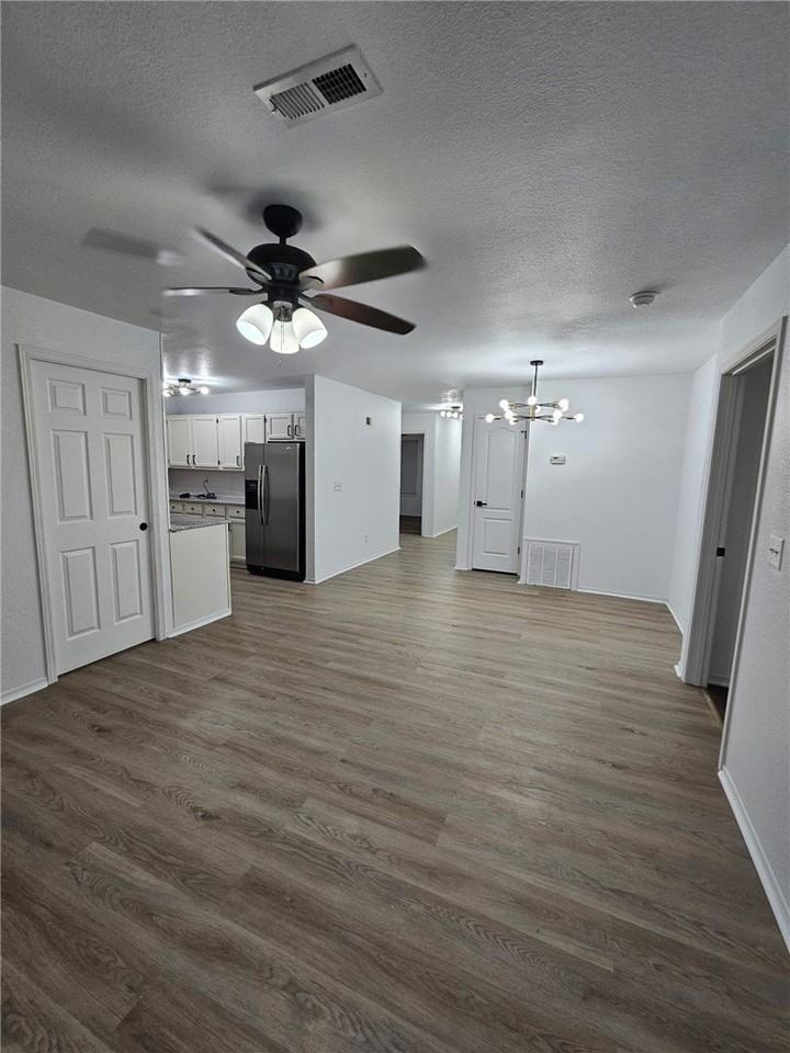 1706 S 11th St - Photo 4 of 20