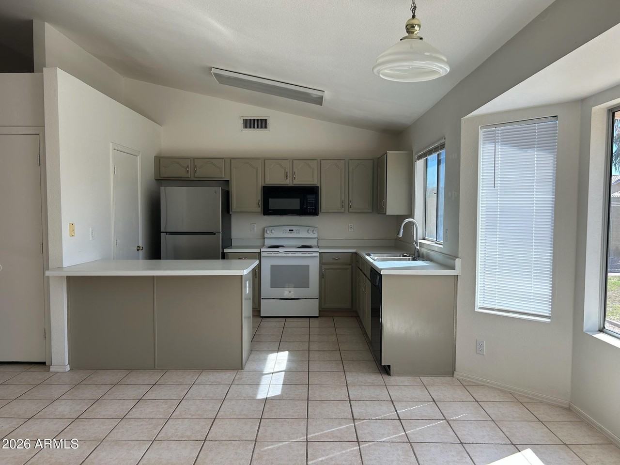 13323 E Butler St - Photo 5 of 20