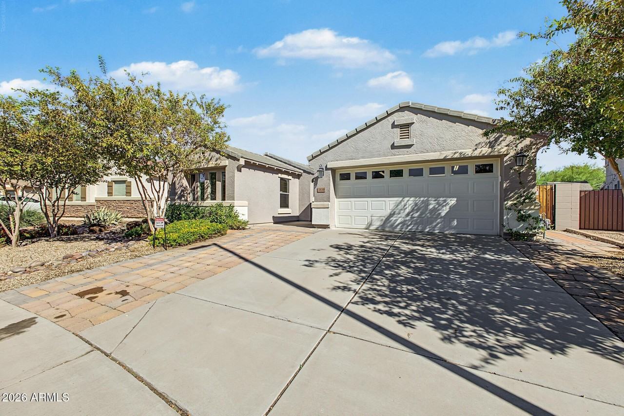 2638 E Bear Creek Ln - Photo 2 of 25