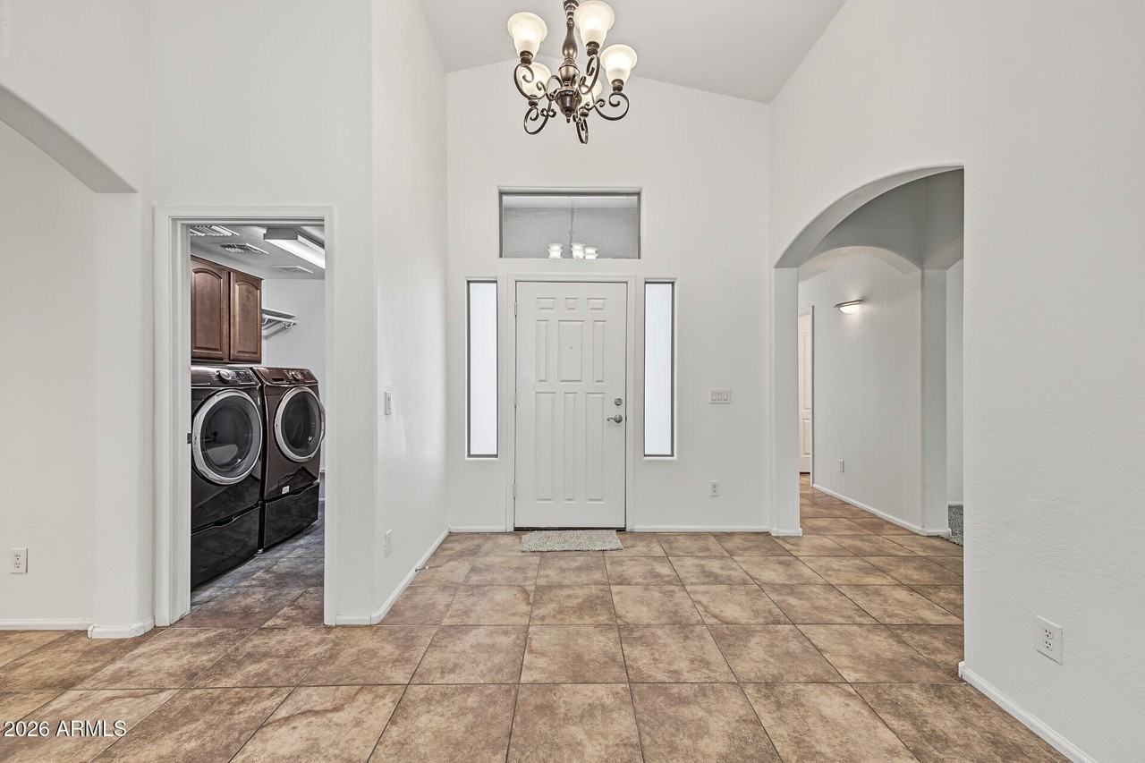 2638 E Bear Creek Ln - Photo 3 of 25