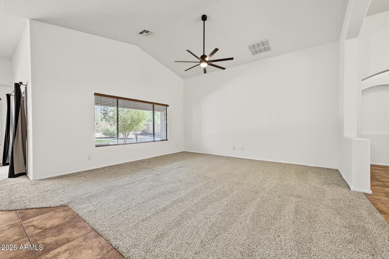 2638 E Bear Creek Ln - Photo 4 of 25
