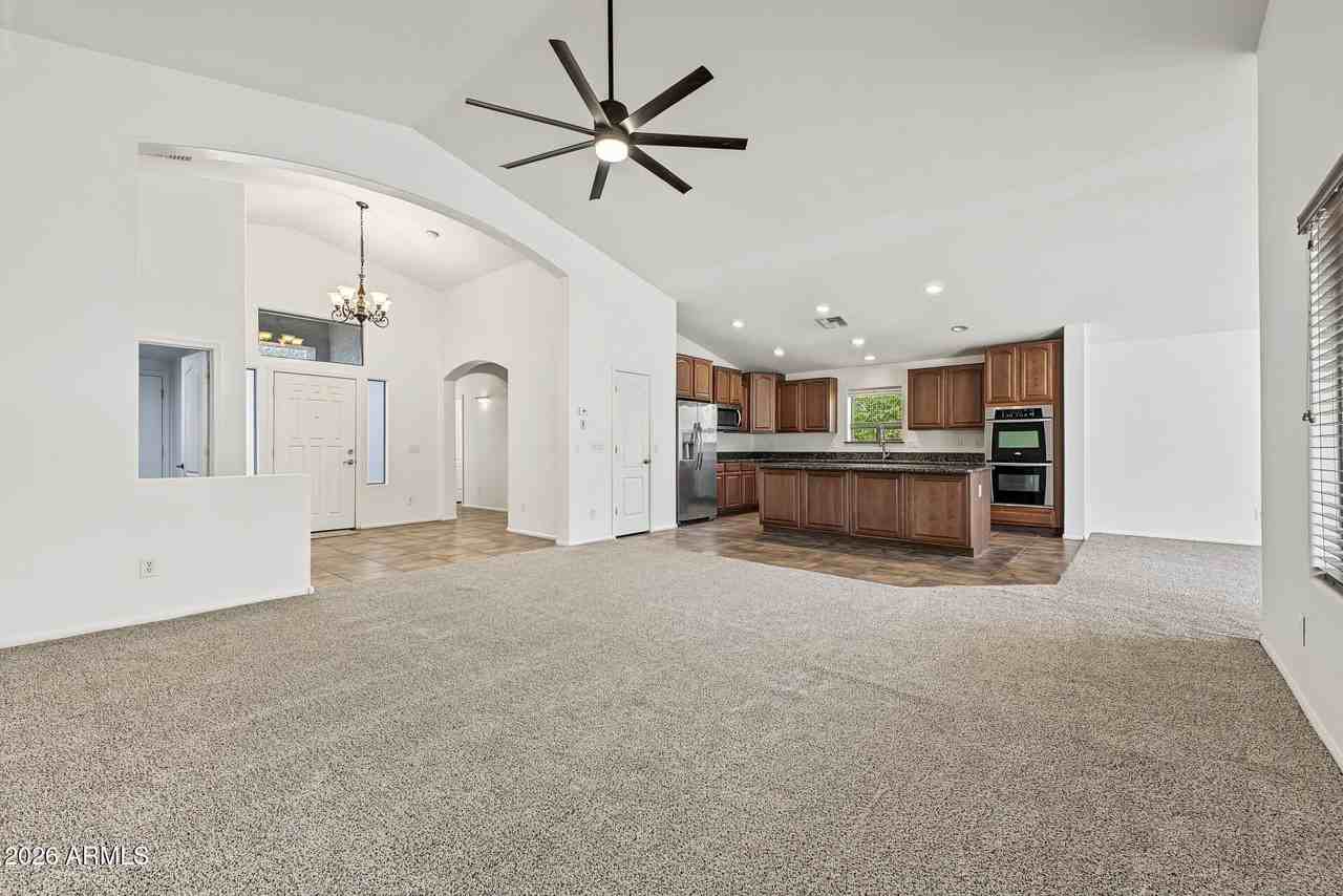2638 E Bear Creek Ln - Photo 6 of 25