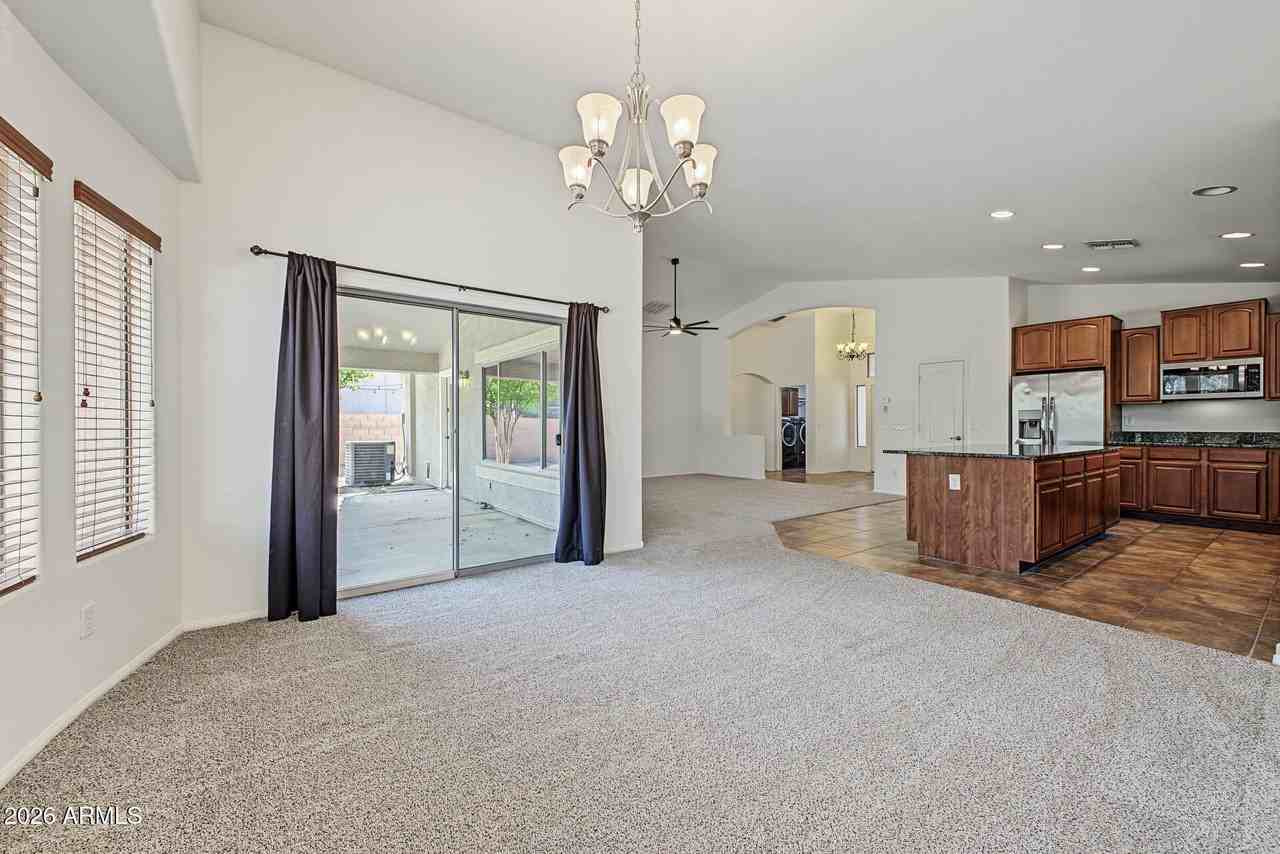2638 E Bear Creek Ln - Photo 7 of 25