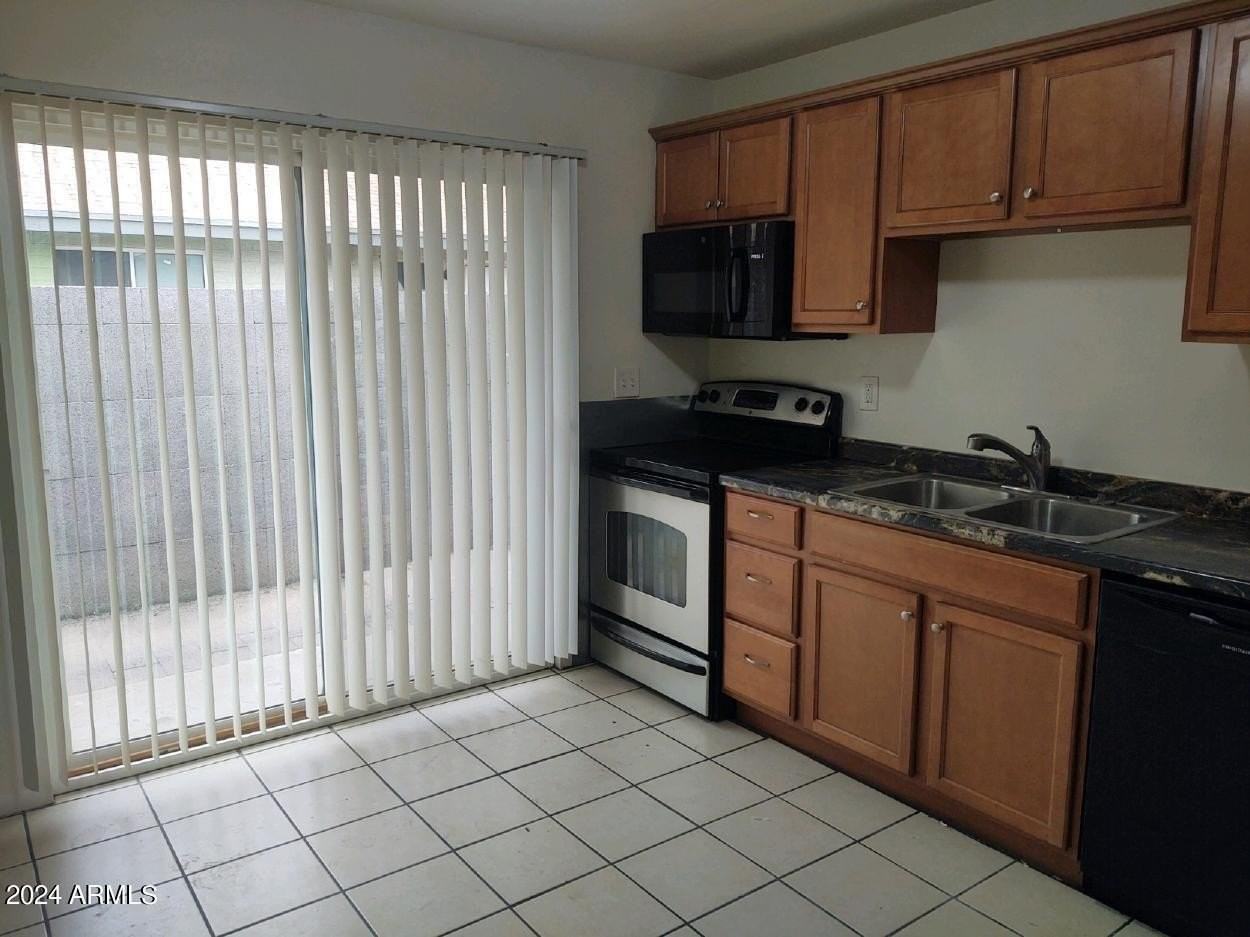 1819 N 18th St #D2 - Photo 3 of 15