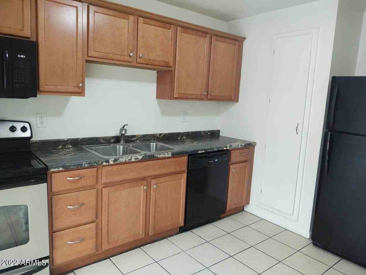 1819 N 18th St #D2 - Photo 4 of 15
