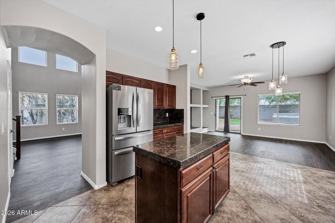 2886 N Paisley Ave - Photo 4 of 40