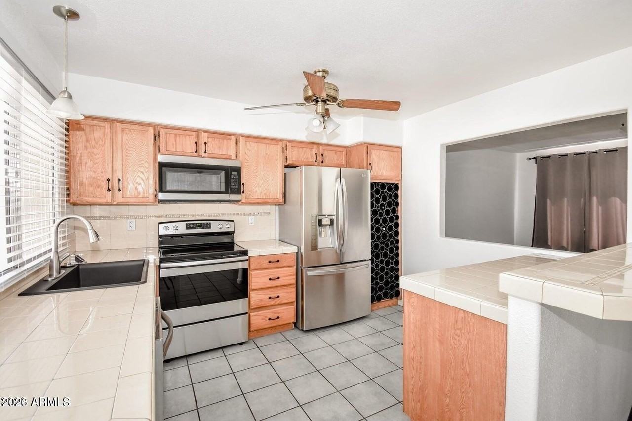2702 E Aster Dr - Photo 4 of 16