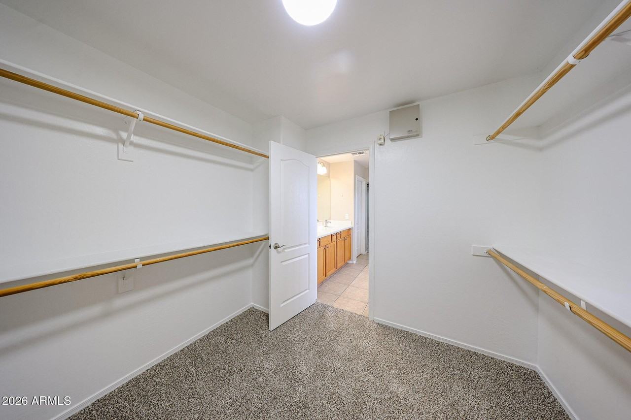 11920 W Cypress St - Photo 4 of 42