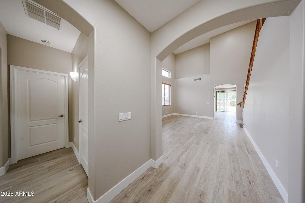 11920 W Cypress St - Photo 5 of 42