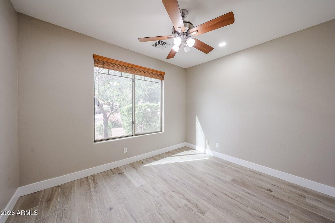 11920 W Cypress St - Photo 6 of 42