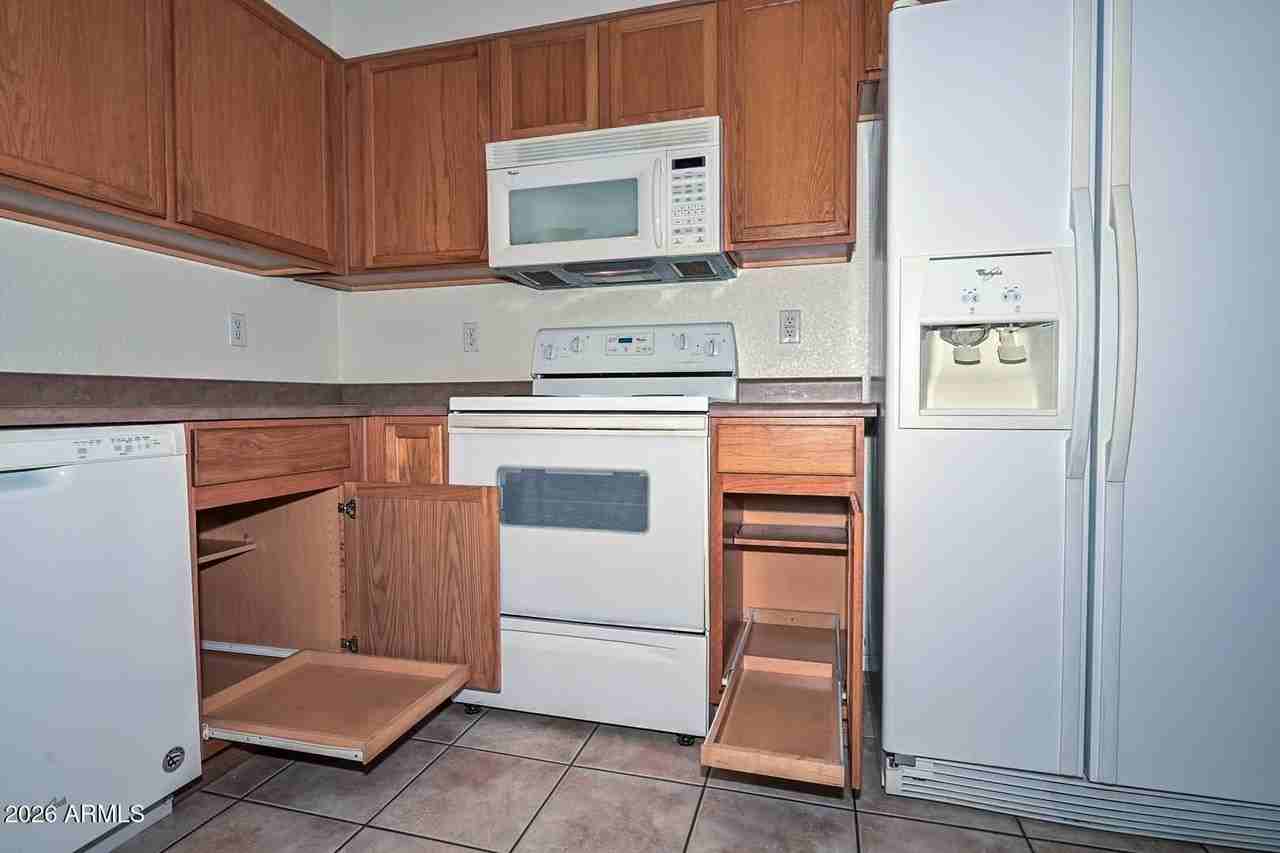 7720 W Foothill Dr - Photo 7 of 50