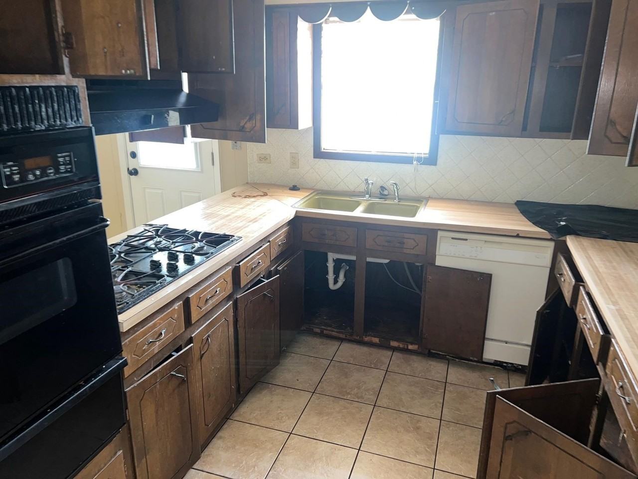 209 S Moss Dr - Photo 4 of 11