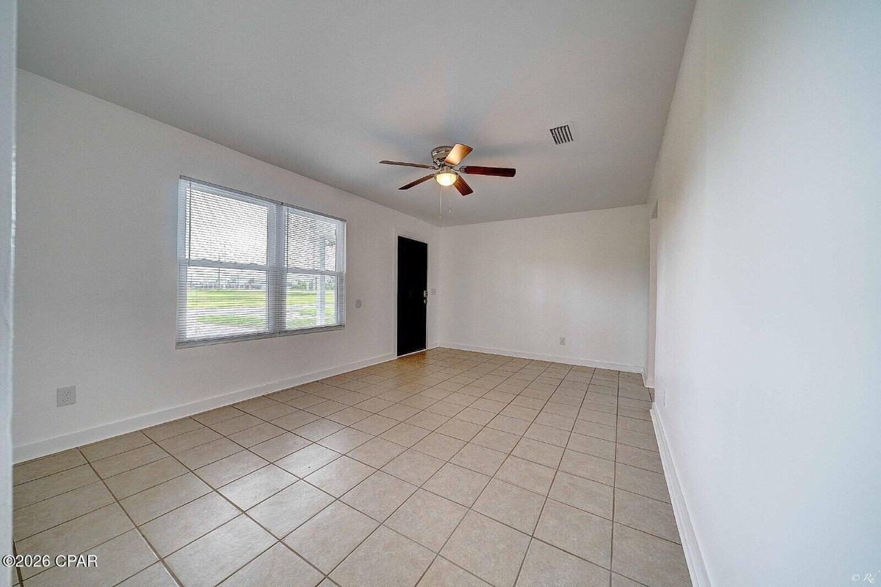 715 W 17th Street #3 - Photo 4 of 27