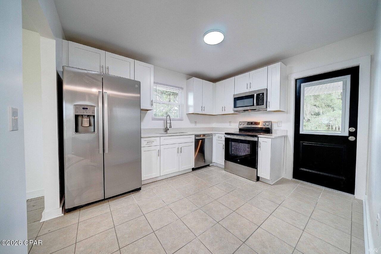 715 W 17th Street #3 - Photo 6 of 27