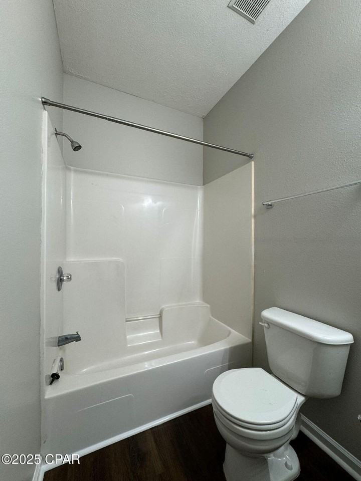 1405 E 14th St - Photo 7 of 12