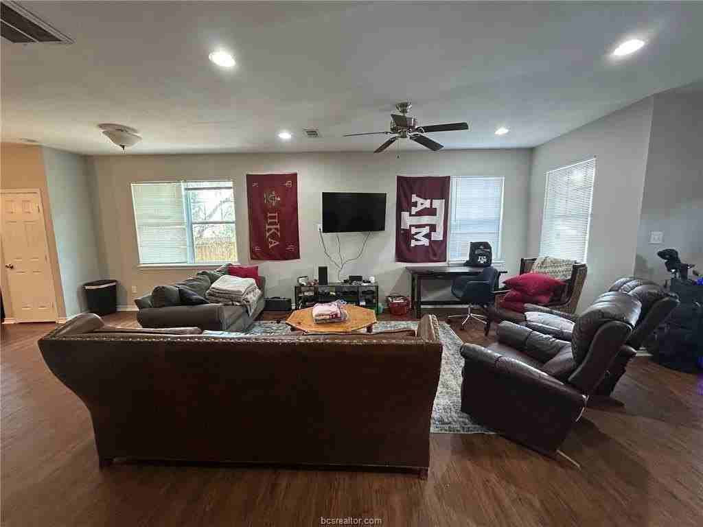 110 Fairway Dr - Photo 3 of 19