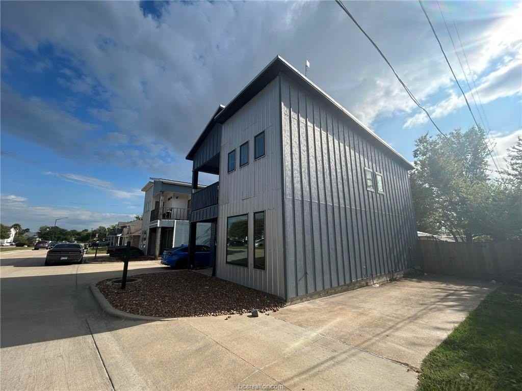 806 Nimitz St - Photo 4 of 20
