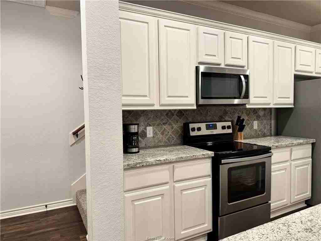 1761 Dakota Ln - Photo 6 of 20