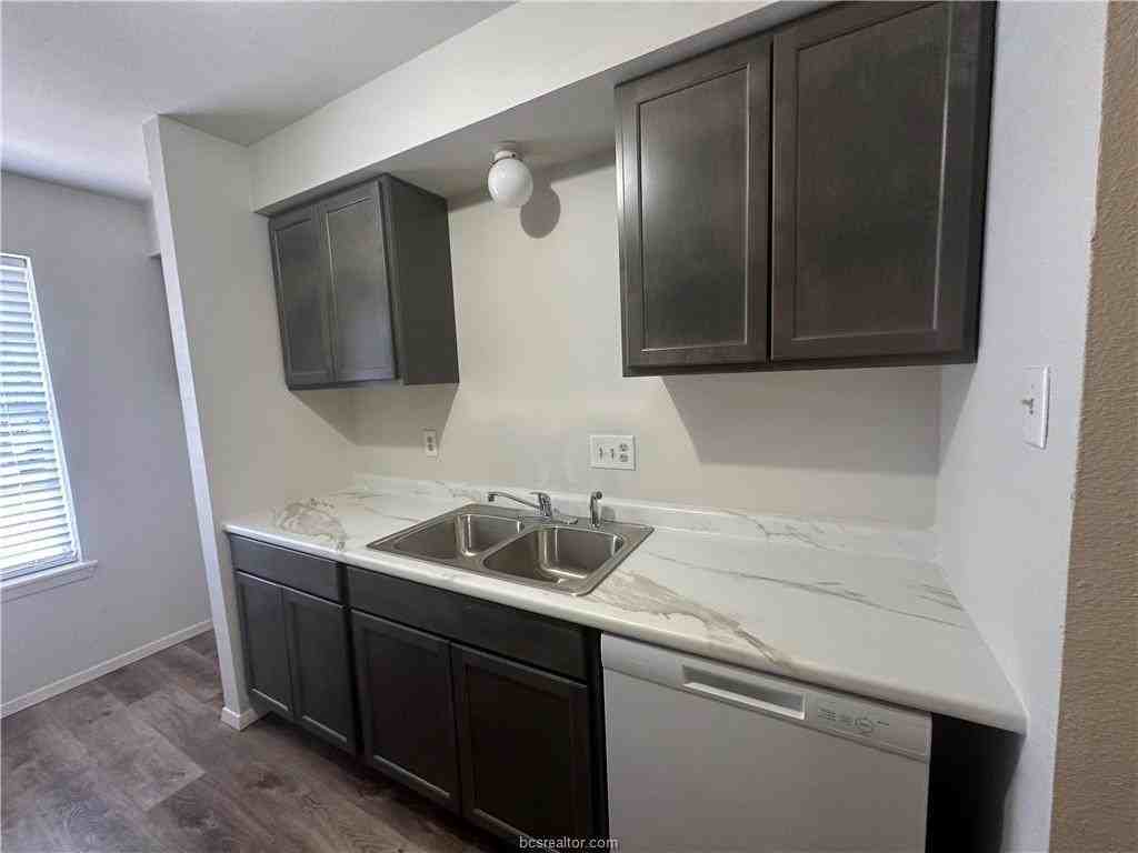 2411 Long Dr - Photo 2 of 8