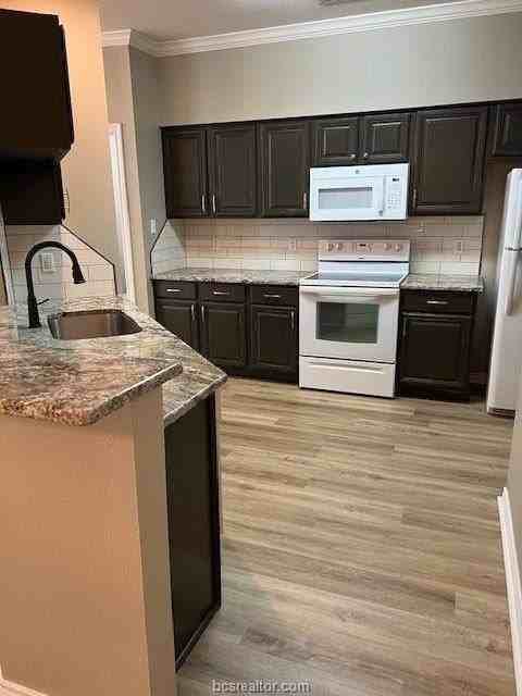 507 Fraternity Row - Photo 4 of 12