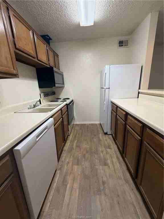 1901 Holleman Dr W #206 - Photo 6 of 9