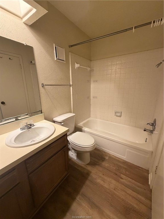 1901 Holleman Dr W #304 - Photo 3 of 9