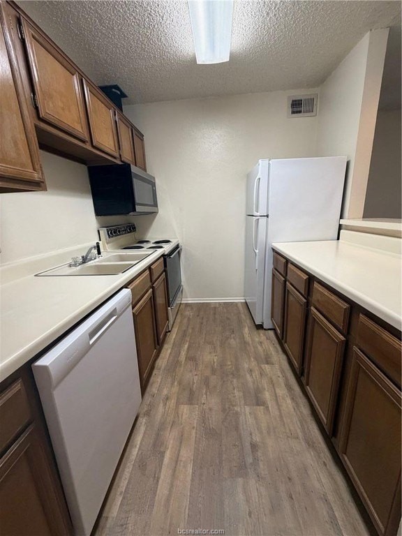 1901 Holleman Dr W #304 - Photo 6 of 9