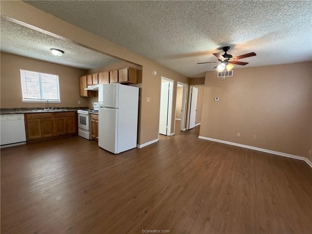 2000 Longmire Ct Apt 12 #6 - Photo 2 of 6