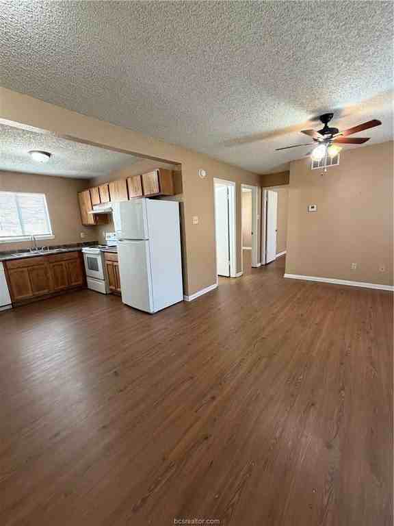 2000 Longmire Ct Apt 12 #6 - Photo 6 of 6