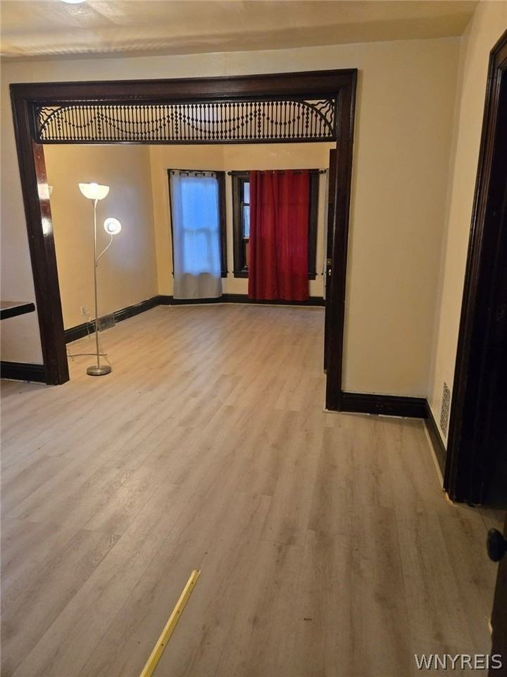 2259 S Park Ave - Photo 4 of 15