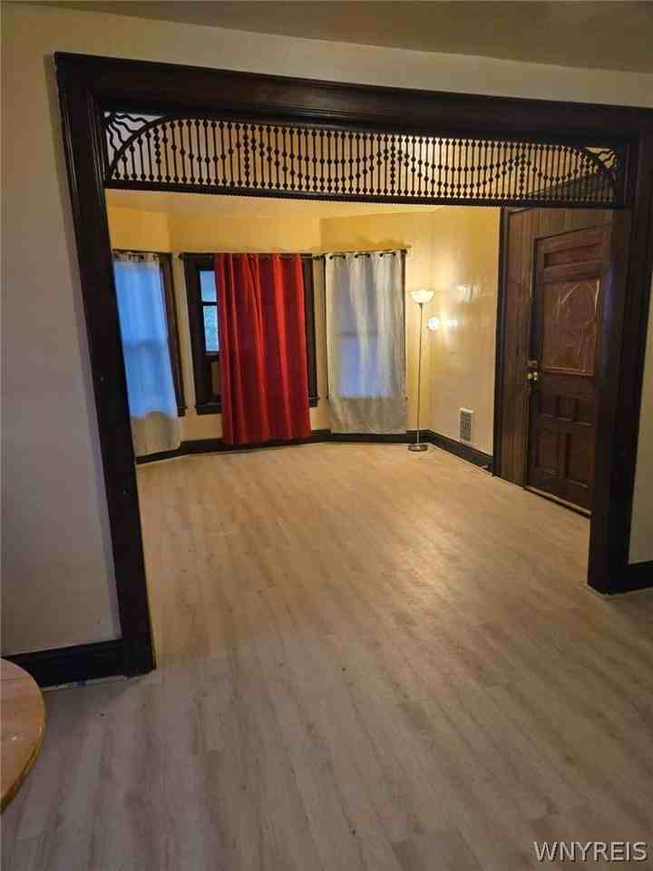 2259 S Park Ave - Photo 5 of 15