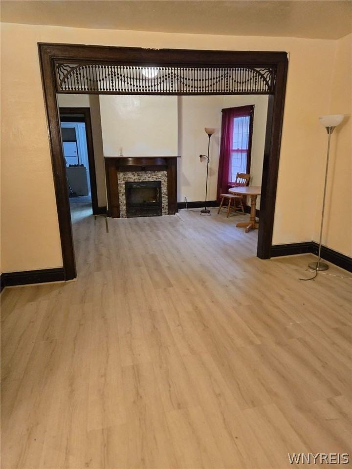 2259 S Park Ave - Photo 6 of 15