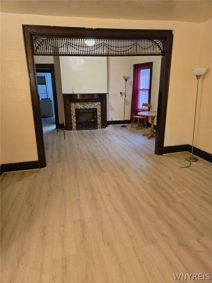 2259 S Park Ave - Photo 7 of 15