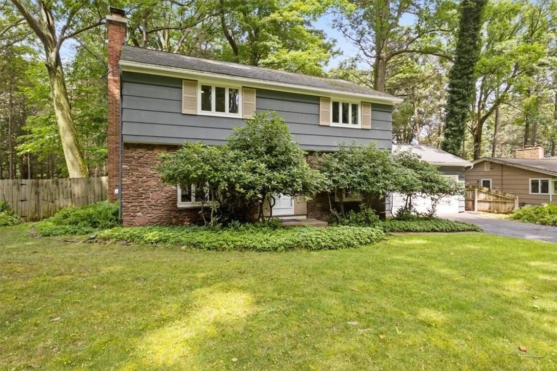 485 Oakridge Dr - Photo 3 of 40