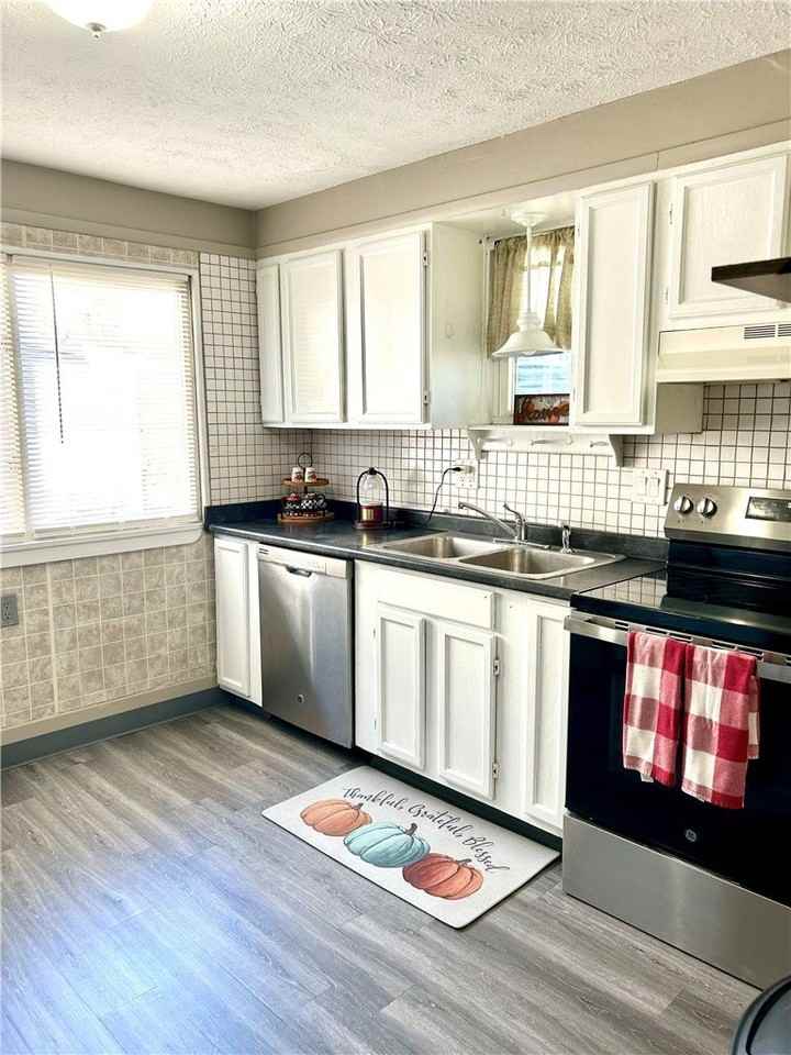 542 Empire Blvd - Photo 4 of 28