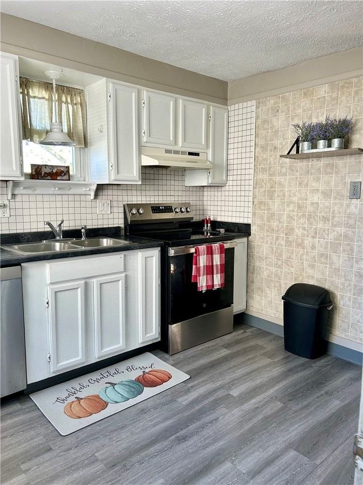 542 Empire Blvd - Photo 6 of 28