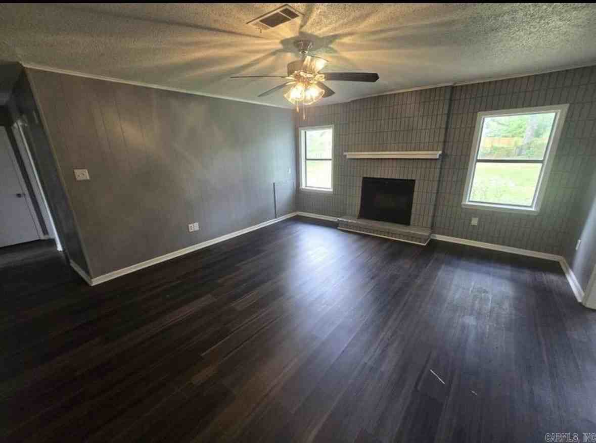 1320 Abigail St - Photo 2 of 15