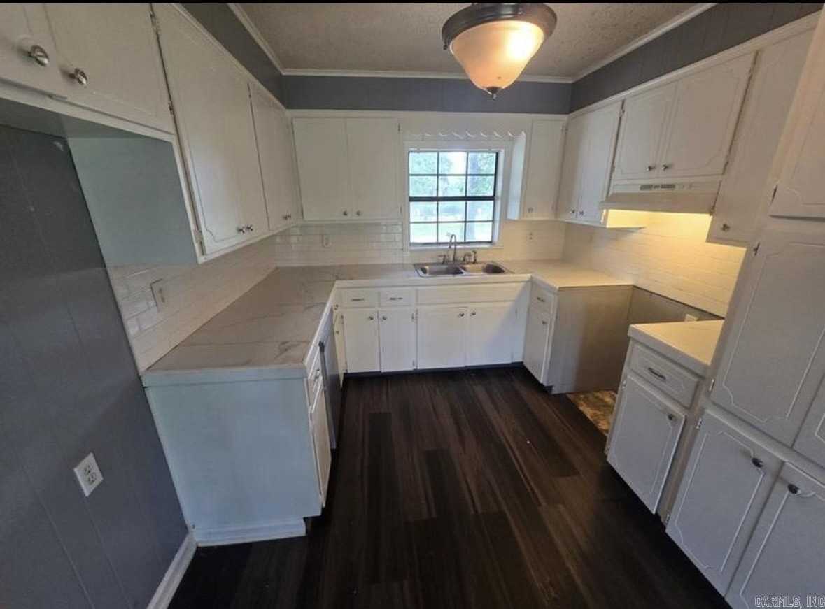 1320 Abigail St - Photo 4 of 15