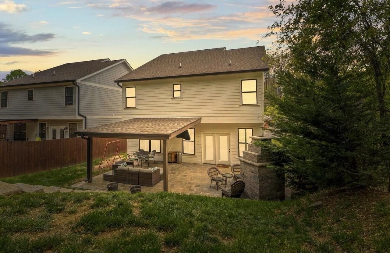 637 Lullwater Rd - Photo 2 of 40
