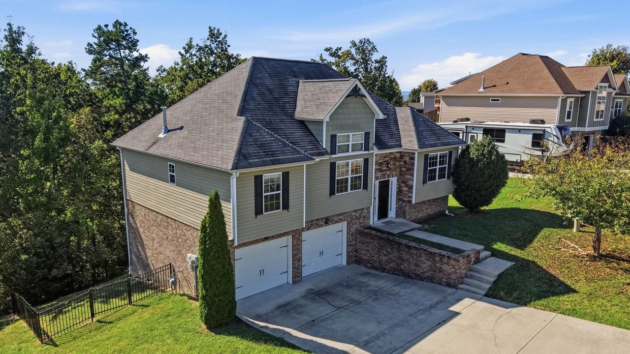 7358 Pfizer Dr - Photo 3 of 30