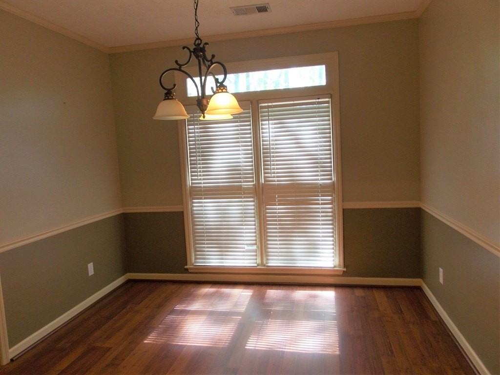 562 Evergreen Dr - Photo 5 of 17
